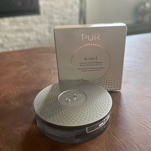 4-in-1 Pressed Mineral Powder Foundation SPF 15